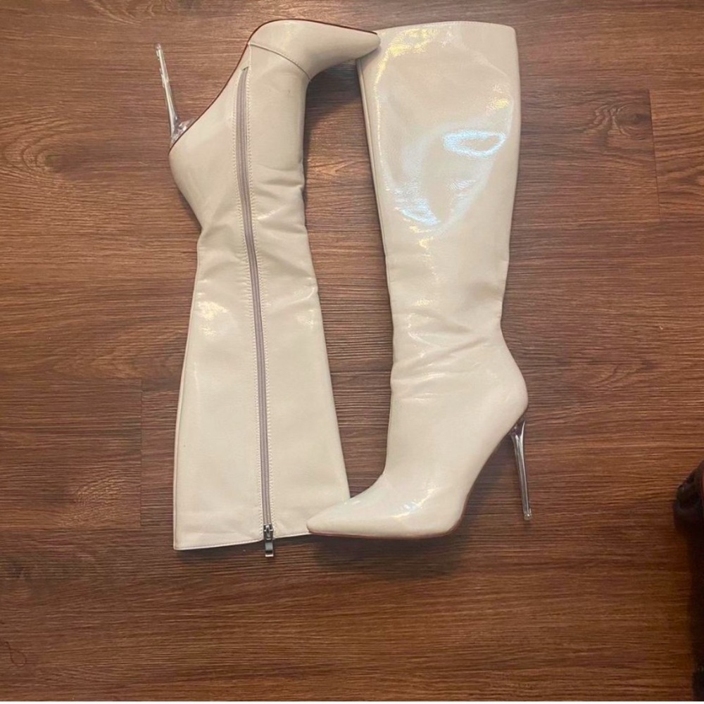 PrettyLittleThing Glossy White Heeled Boots